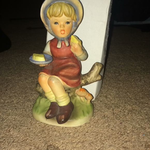 Figurines - Picture 1 of 3